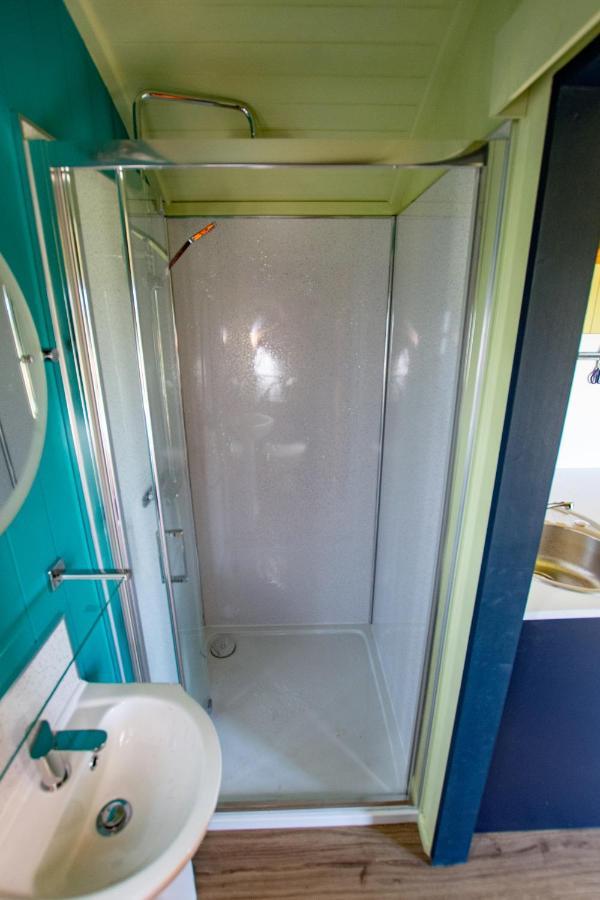 The Gambo Shepherd'S Hut Kidwelly Εξωτερικό φωτογραφία